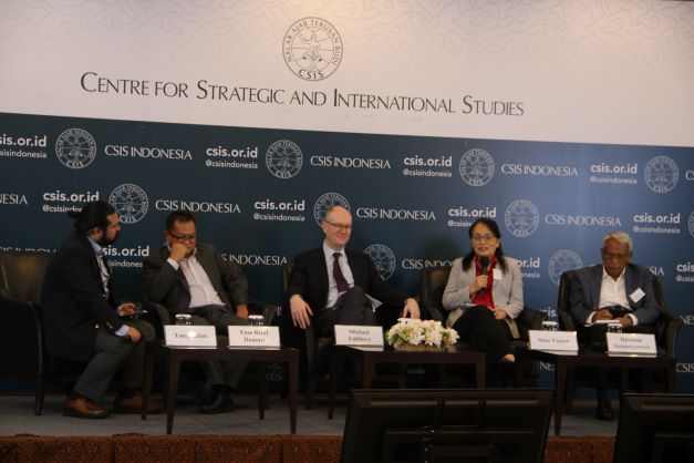 Yose Rizal Damuri, Michael Fullilove, Shao Yuqun, and Djisman Simandjuntak at the public session of the regional conference. 