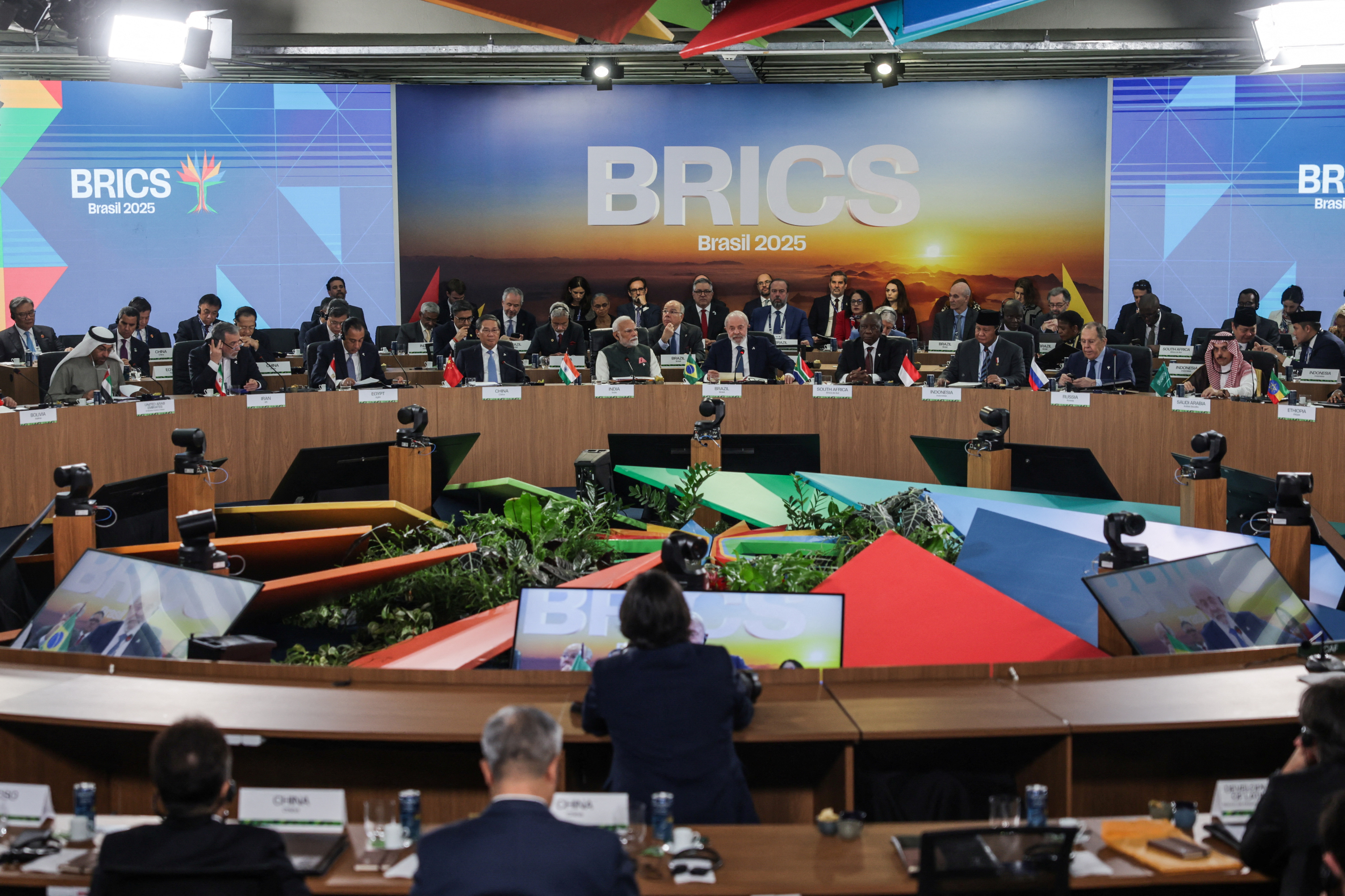 Leaders of the BRICS group attend a meeting during the BRICS Summit in Rio de Janeiro, Brazil July 7, 2025. REUTERS/Ricardo Moraes